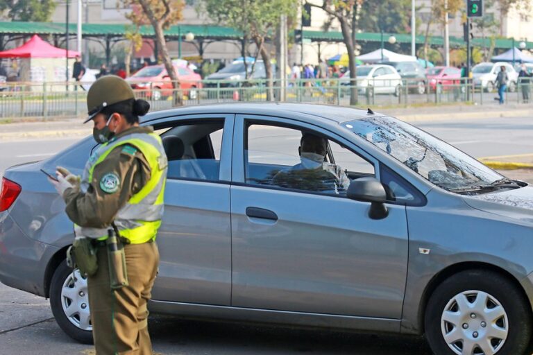 Proyecto que obliga a marcar patentes en vidrios y espejos de autos pasa a Sala de la Cámara Baja