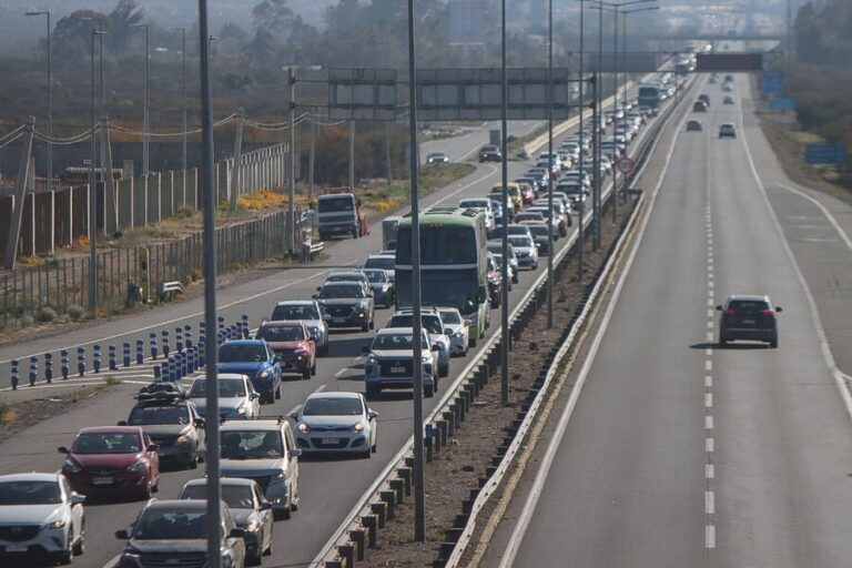 Más de 400 mil personas saldrán de la Región Metropolitana este fin de semana por feriado intersemanal