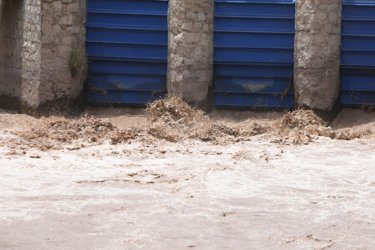 Aguas Andinas en alerta temprana preventiva por turbiedades en ríos Maipo y Mapocho en la RM