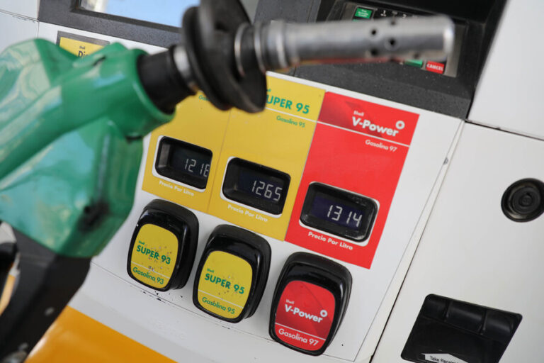 Combustibles al alza: Anuncian aumento de precio de bencinas este jueves
