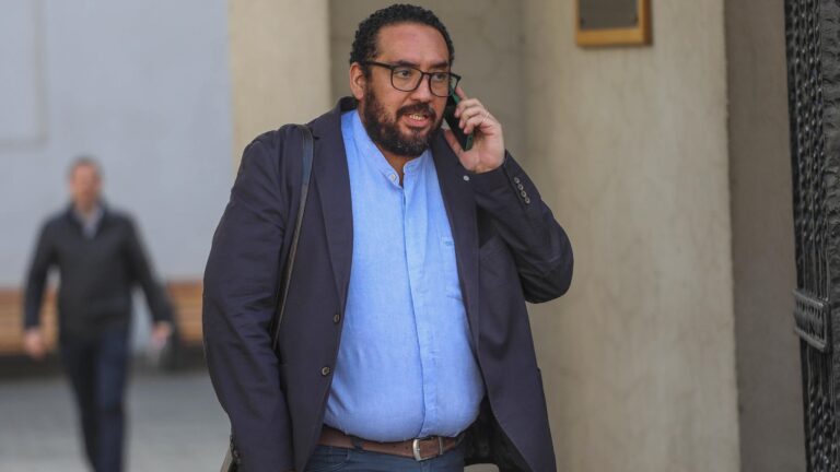 Mineduc evalúa la suspensión de clases ante avance del sistema frontal