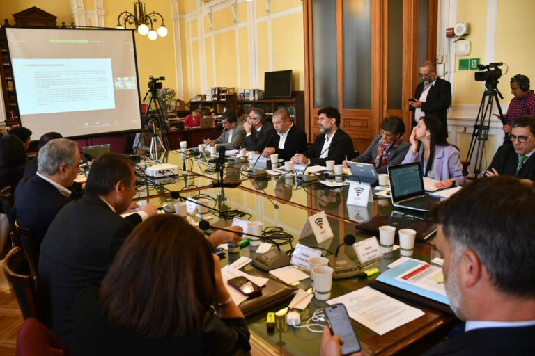 Tras decisión de Suprema por primas GES: Senado continúa debatiendo Ley Corta de Isapres