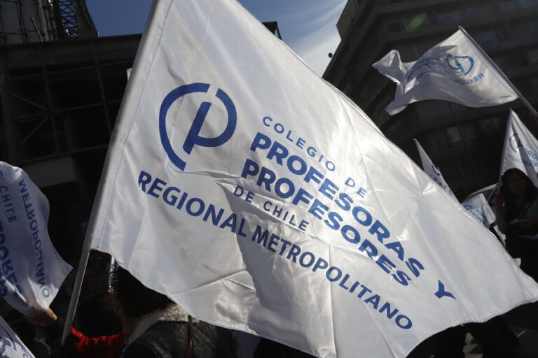 Colegio de Profesores se reunirá hoy con el ministro Cataldo: 
