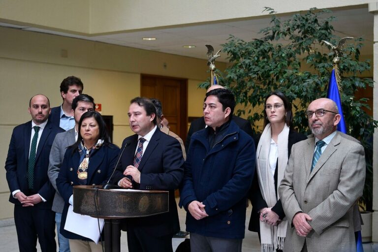 UDI y RN apoyarán AC contra Jackson: 