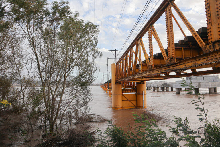 EFE suspende servicios sobre Puente Ferroviario de Biobío por 72 horas debido a alteraciones en la línea