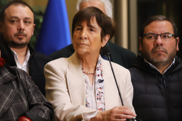 Diputada Hertz ante críticas de De la Carrera por foto de su marido ejecutado: 