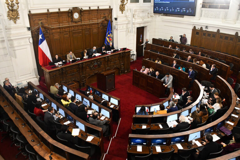 Bancada UDI arriesga sanciones tras enviar carta que adjudica delitos a Jackson por robo al Mindeso