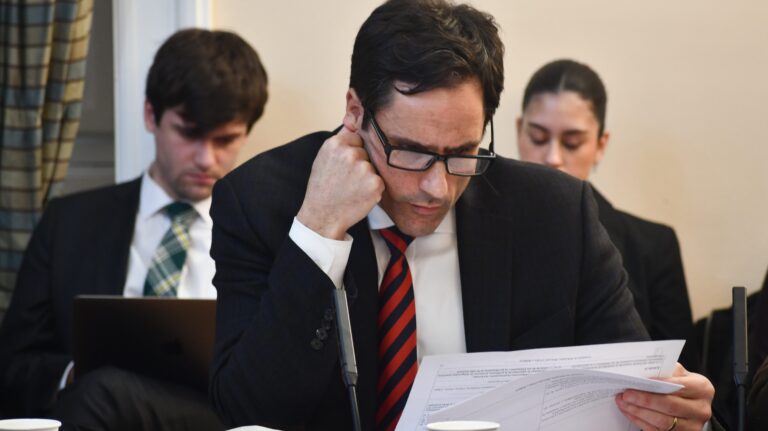 Consejero Silva respondió a las críticas por priorizar la seguridad sobre equidad: 