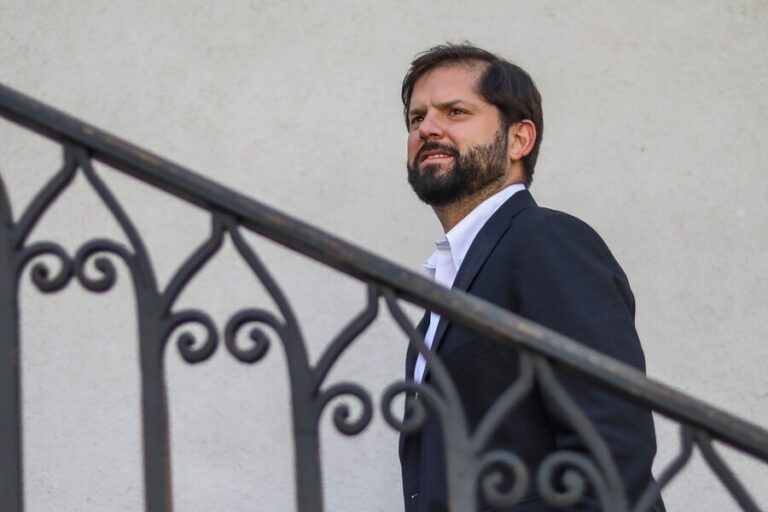 Boric inició viaje a la Región del Ñuble con agenda 