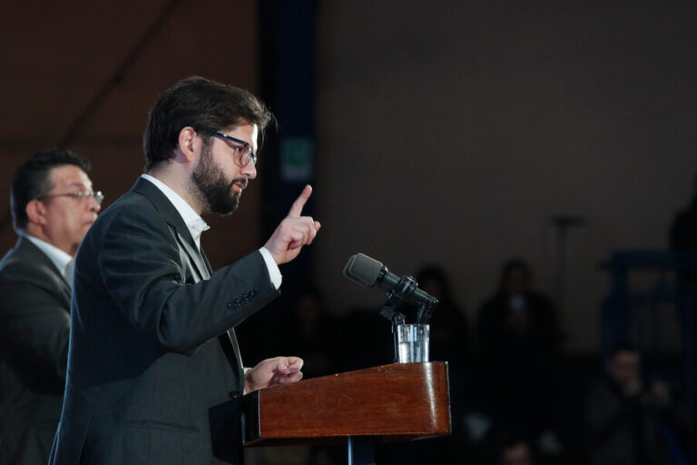 Pdte. Boric responde a críticas por hablarle a manifestantes: 