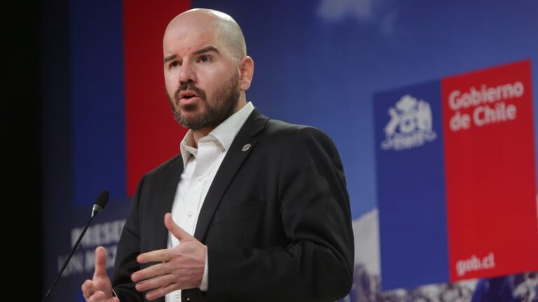 Tras presiones y polémicas: Giorgio Jackson sale del Ministerio de Desarrollo Social en medio del Caso Convenios