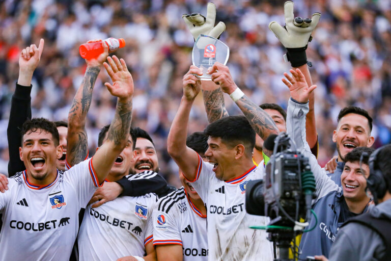 Copa Chile: Colo Colo se impuso ante la UC en un nuevo clásico y alcanzó cupo para la semifinal