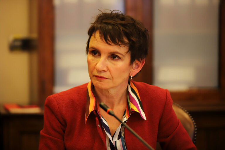 Ministra Tohá anuncia que el Gobierno vetará proyecto de ley de usurpaciones por ítem “legítima defensa privilegiada”