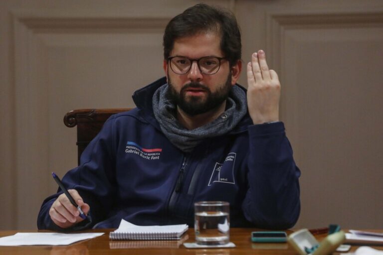 Presidente Boric no descarta requisar maquinarias para enfrentar sistema frontal: 
