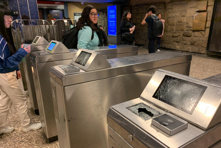Diputados RN ofician al presidente de Metro para que haga responsables a los padres de los estudiantes que causaron destrozos
