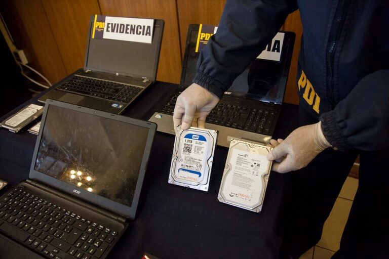 Operativo internacional contra pornografía infantil deja 48 detenidos: 12 fueron atrapados en Chile