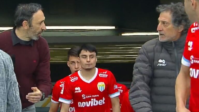 Así fue el fuerte encontrón entre Mario Salas y Juan Manuel Azconzábal en partido por la Copa Chile
