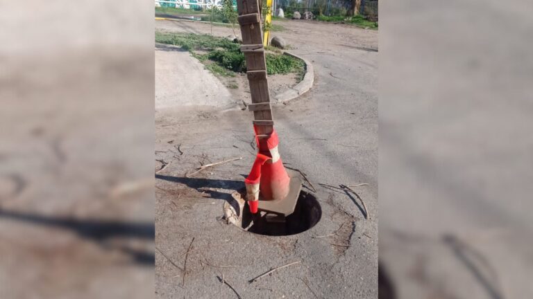 Insólito robo de tapas de alcantarillado en Puente Alto: Van 40 en las últimas semanas