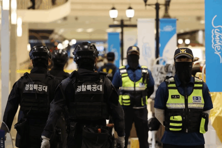 Sujeto atropella y apuñala a decenas de peatones en Corea del Sur: Al menos 13 personas resultaron heridas