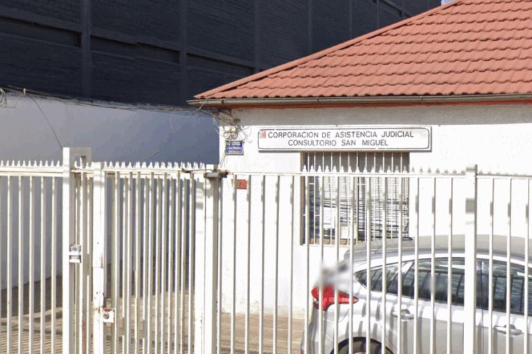 Nuevo robo a edificio público: Reportan hurto de 4 computadores desde la Corporación de Asistencia Judicial en San Miguel
