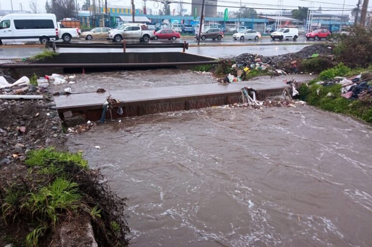 Tohá dice que canal Santa Marta “está cerca de colapsar” por sistema frontal: “Hay toda una preparación de cómo se va a actuar”