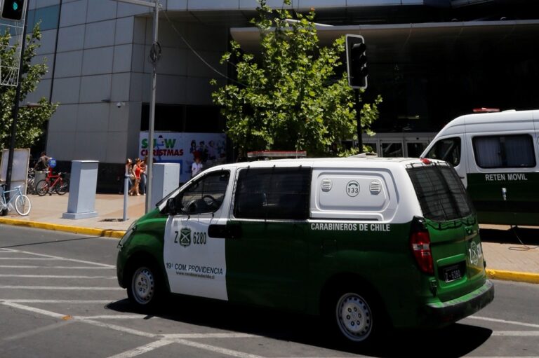Carabineros dispondrá contingente especial para resguardar malls de la Región Metropolitana