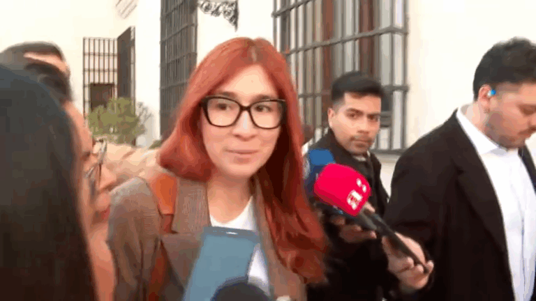 Diputada Pérez reaparece en La Moneda y evita referirse al Caso Convenios