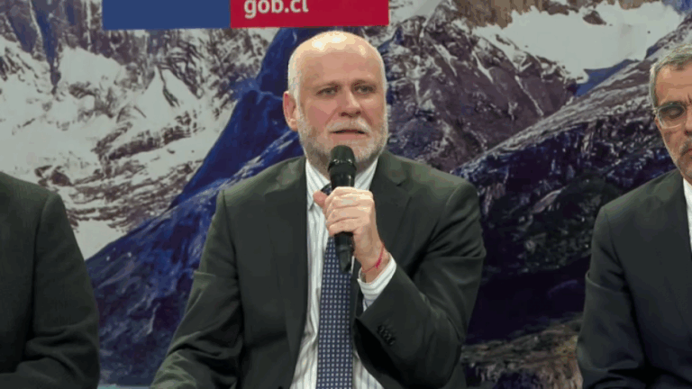 Ministro Elizalde y críticas al pdte. Boric por intervención en protesta: 