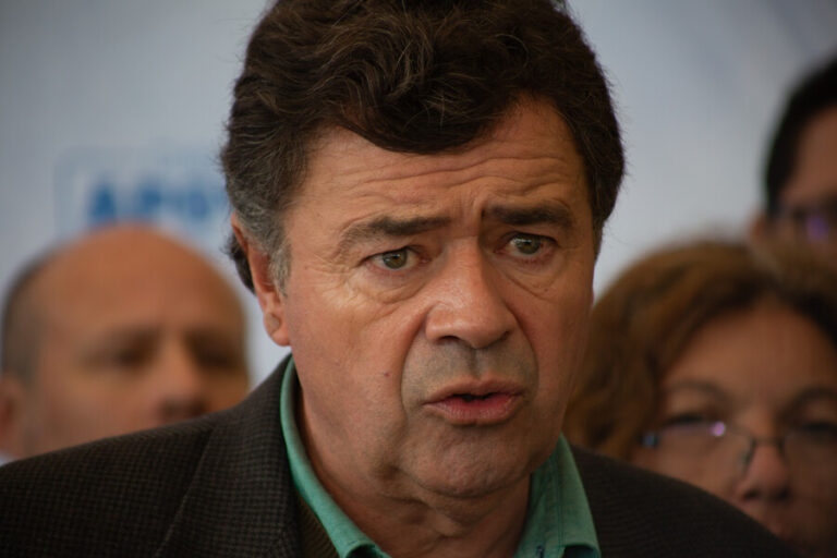 Ministro Valenzuela anticipa que afectación a la producción agrícola podría mantenerse en un 5% tras sistema frontal