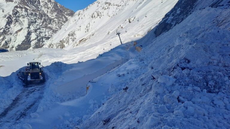 Paso Los Libertados seguirá cerrado: Se registraron avalanchas de nieve de hasta tres metros