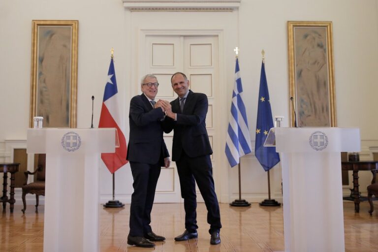 Grecia y Chile coinciden en impulsar la gobernanza de los océanos: Ministro Van Klaveren visitó Atenas y se reunió con su par griego
