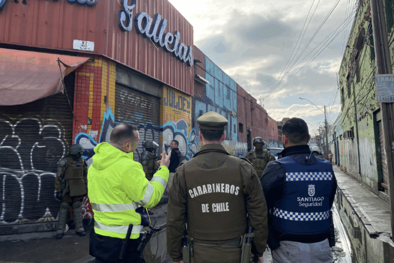 Desalojan local tomado desde 2019 en Barrio Franklin: Negocios y servicios funcionaban en su interior
