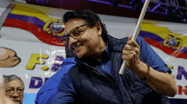 Crimen de Fernando Villavicencio: Raúl Sohr llama a Chile a 