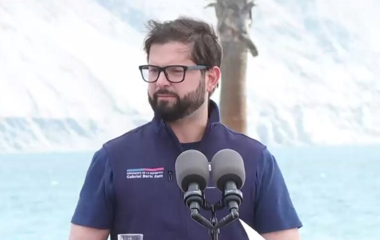 “Le pido que respete al resto, señor”: Pdte. Boric fue increpado por una persona durante la promulgación del Royalty Minero