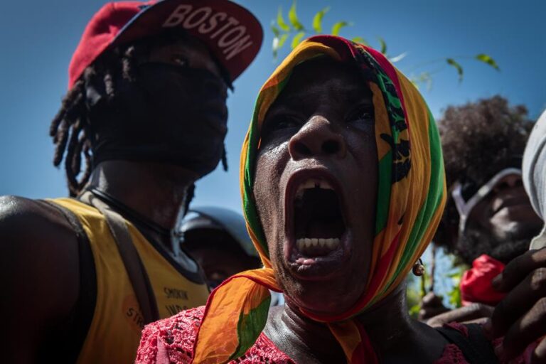 Puerto Príncipe: Miles de haitianos salen a la calle para protestar contra la crisis de violencia