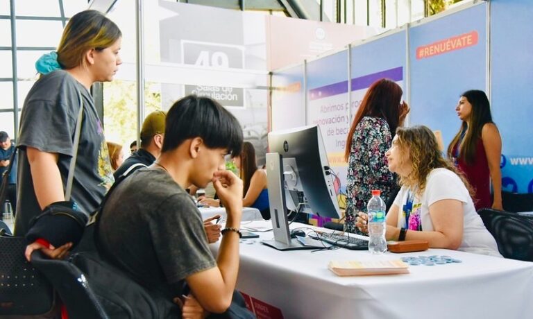 Hoy comenzó el proceso de renovación de Becas Junaeb para estudiantes de Educación Superior