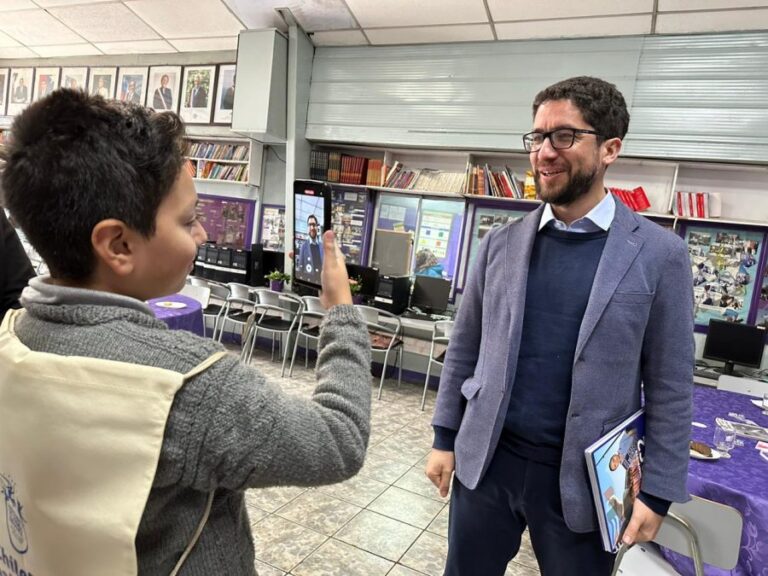 Subsecretario del Trabajo visitó escuela con gobierno escolar: Se reunió con presidente y ministros del 