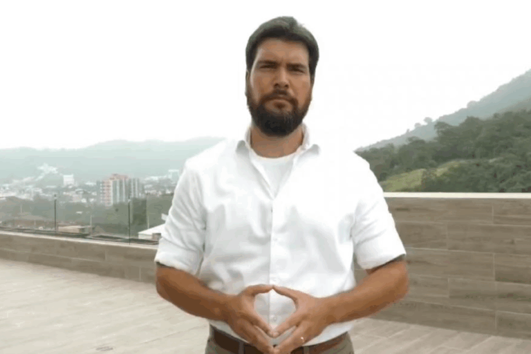 Quién es Jan Topic, el nuevo candidato ecuatoriano 
