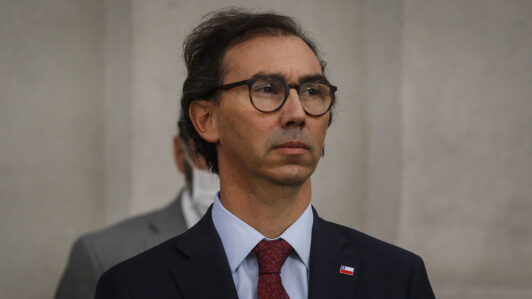 Figueroa llama a Cataldo a dejar 