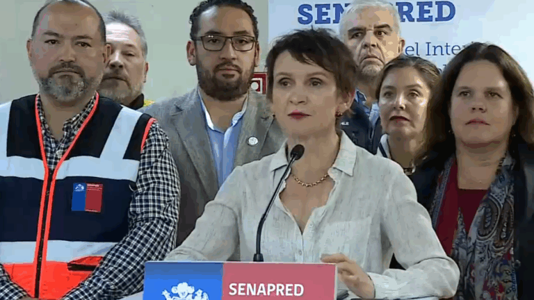 Gobierno entregó balance por sistema frontal: RM pasa a Alarma y efectúan evacuaciones preventivas en Maule y O'Higgins