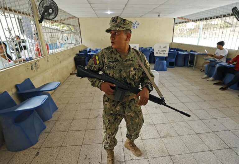 Elecciones presidenciales en Ecuador se realizan con 