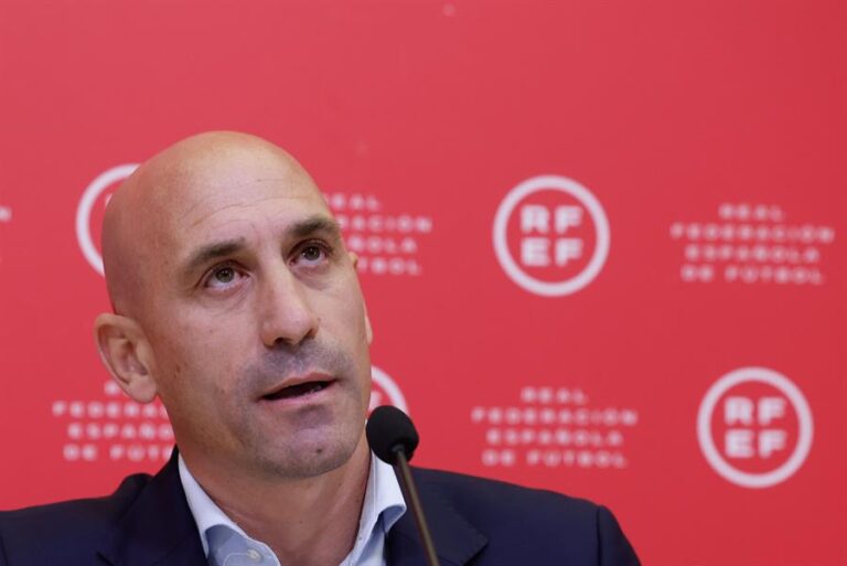 Consejo Superior de Deportes de España pedirá la suspensión temporal de Luis Rubiales tras beso no consensuado a Hermoso