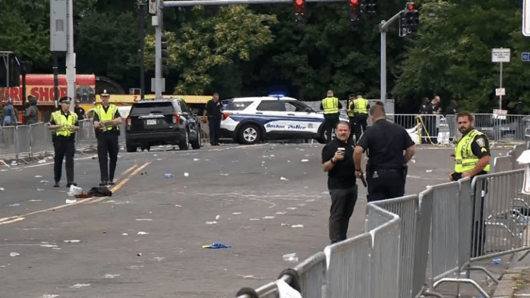 Al menos siete personas resultan heridas en tiroteo durante un desfile en Boston, dice la policía