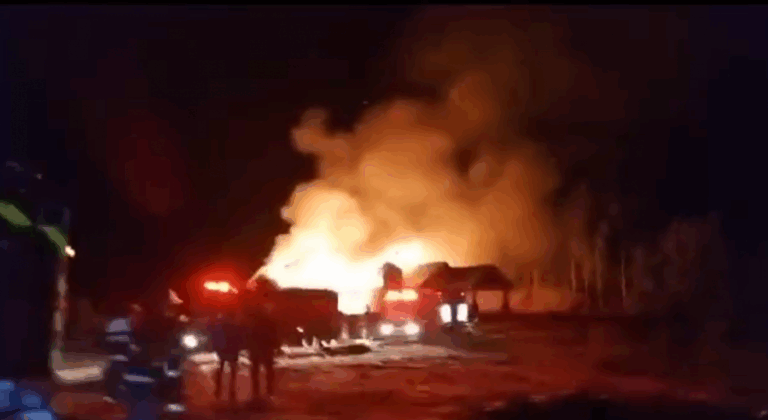 Ataque incendiario en Cañete termina con un centro de eventos totalmente destruido