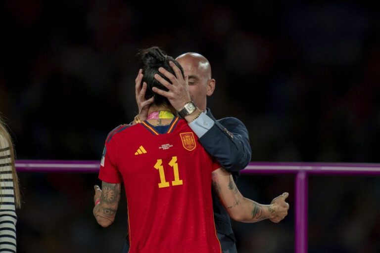 FIFA abre procedimiento disciplinario contra Luis Rubiales por beso no consensuado a Jennifer Hermoso