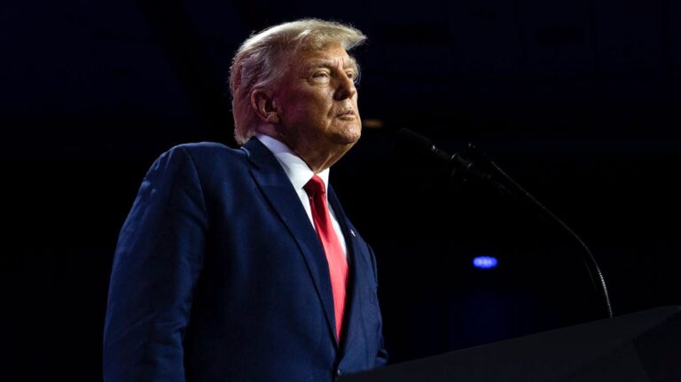 Donald Trump es acusado de intentar anular las elecciones del 2020