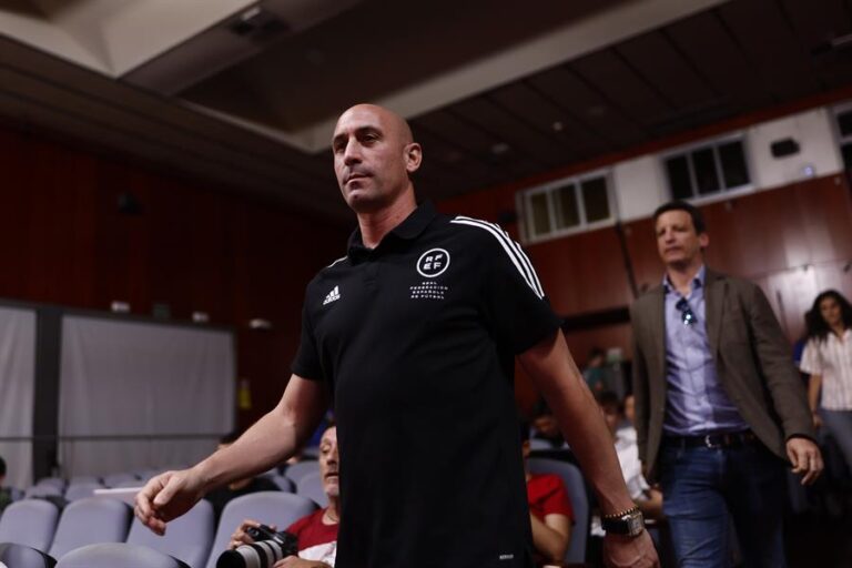 Mamá de Luis Rubiales se declara en huelga de hambre por la 