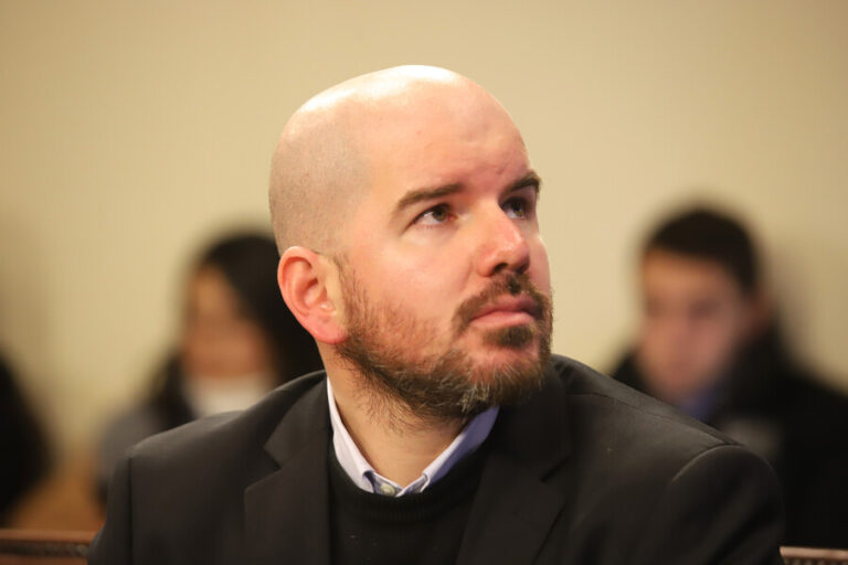 Cadem: 56% vincula al ministro Jackson al caso Convenios y 91% cree que se trata de 