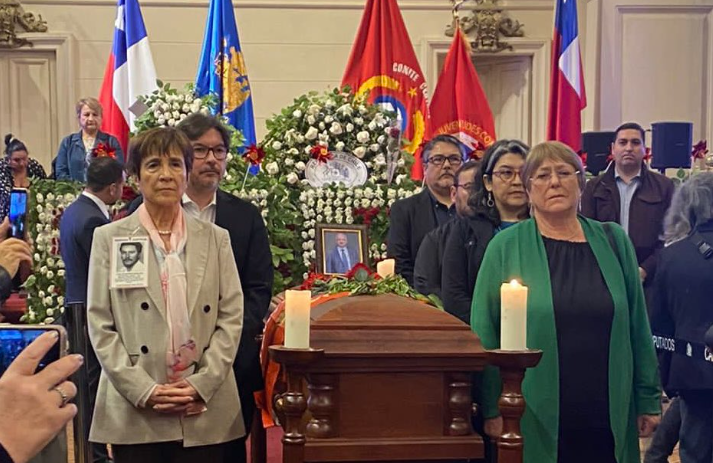 Bachelet en el último adiós a Teillier: 