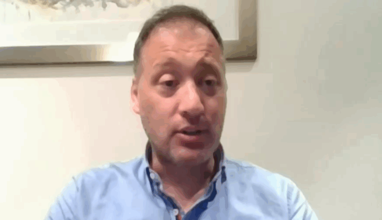 Diputado Castro se defiende de polémica por trato directo: 